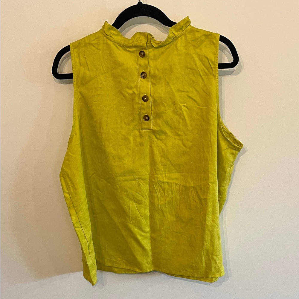 Chic Sleeveless Lime Blouse - Picture 4 of 5